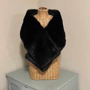 Banana Republic Black Faux Fur Stole, Sz. O/S